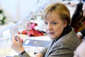 Меркель признала "медленность" установления перемирия в Донбассе