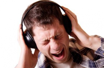 Миллиарду человек грозит глухота из-за громкой музыки – ученые