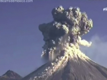 В Мексике вулкан начал плеваться пеплом