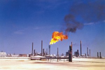 Нефть дешевеет после первого за полгода месяца роста