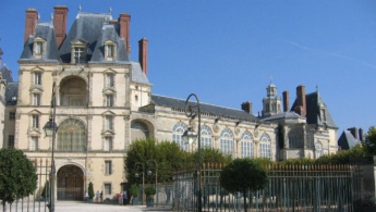 Из французского музея похитили по меньшей мере 15 уникальных экспонатов