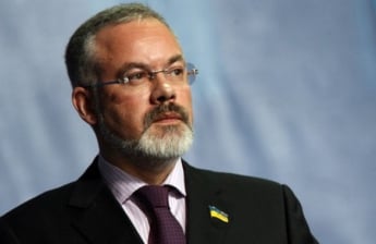Экс-министр Табачник снова покинул Украину, - СБУ