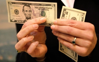Курс доллара 5 марта стабилен на межбанке