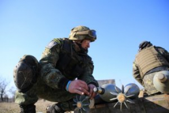 В 23 километрах от Мариуполя боевики атаковали танками, а в небе летали самолеты РФ