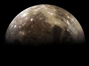 Ученые нашли на спутнике Юпитера воду, океан по объему превышает земной