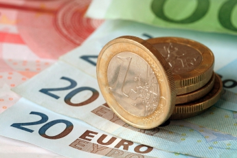 Нацбанк снизил курс евро