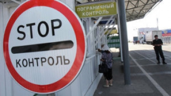 Водители грузовиков по несколько недель ждут на границе с Крымом (видео)