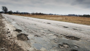 Яценюк выделил миллиард гривен на ремонт дорог