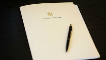 Порошенко подписал Закон об обеспечении военных оружием в международных миротворческих миссиях
