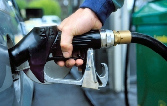 Продажи бензина в Украине обвалились