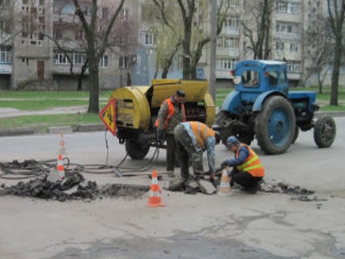 Донецкая фирма желает ремонтировать городские дороги