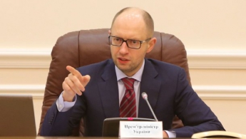 Яценюк предложил вынести изменения в Конституцию на референдум