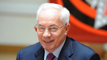 Азаров назвал фарсом задержание главы ГСЧС