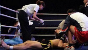 В Азербайджане боец погиб прямо на ринге