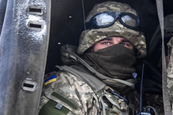 Операциями на Донбассе руководят военные специалисты РФ, - доброволец