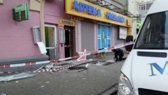 Взрывы возле "Сбербанка России" в Киеве расследуют как теракт