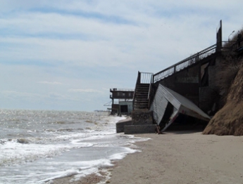 Море изменило пляжи в Кирилловке (фото, видео)