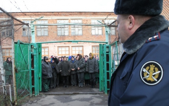 Путин предложил освободить по амнистии каждого десятого осужденного
