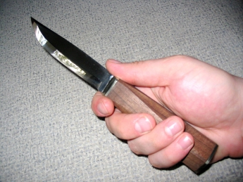 ЧП в школе: старшеклассники подрались из-за девочки и один ранил другого ножом