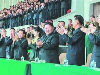 Ким Чен Ын вывел в свет свою жену впервые с декабря прошлого года