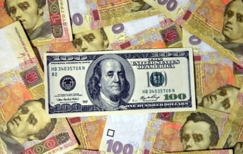 Доллар на межбанке стабилен 15 апреля, в обменниках подорожал на продаже
