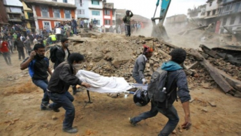 В Непале растет количество жертв: погибших уже больше 4,2 тысяч человек