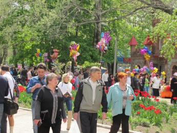 Городской парк открылся феерическим праздником для детей (фото)