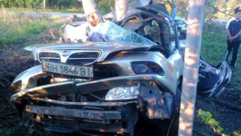 Ужасное ДТП в Одесской области: авто просто сплющило между деревьями (фото)