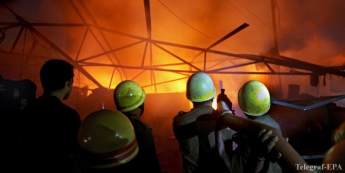 В Индии в результате взрыва на заводе фейерверков погибли по меньшей мере 9 человек