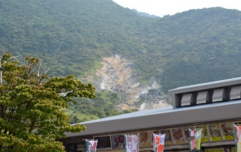 В Японии эвакуируют людей из-за опасности извержения вулкана