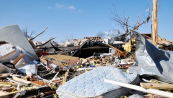 Жертвами торнадо в США стали пять человек (видео)