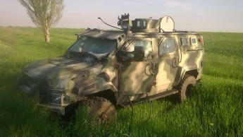 Боец "Донбасса" захватил в Широкино бронеавтомобиль боевиков "Спартан"