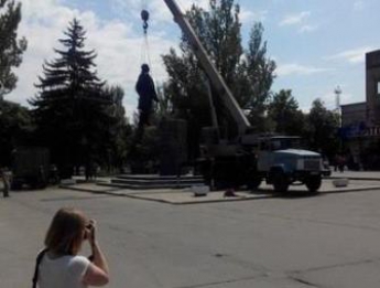 Минус Ленин. В Запорожской области снесли очередного вождя (фото)