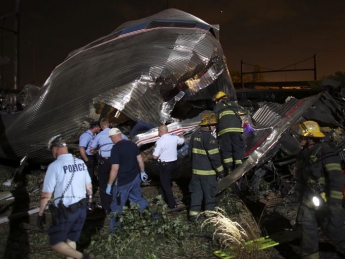 Число жертв железнодорожной катастрофы вблизи Филадельфии достигло 7 человек