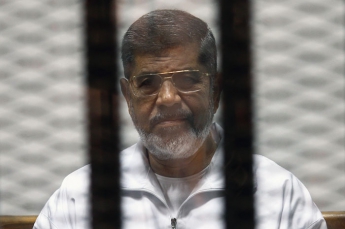 Египетский суд приговорил Мухаммеда Мурси к смертной казни