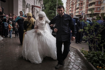 В Чечне 47-летний глава РОВД Гучигов женился на 17-летней девушке (фото)