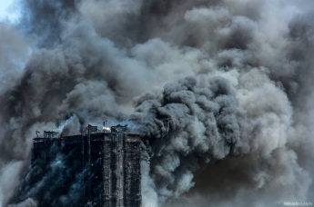 В Баку горит многоэтажка: Как минимум 13 человек погибли, более 60 - в больнице (фото, видео)