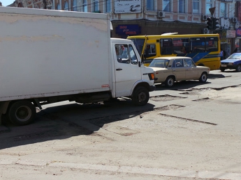 Власть рассказала, почему дорожники «сачковали» на улице Дзержинского
