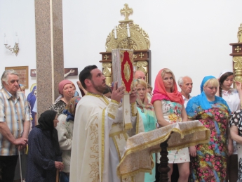 Горожане пришли на молебен за мир и благополучие в Украине (фото)