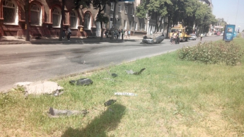 В центре Запорожья перевернулся автомобиль (фото)