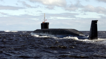 Латвия в очередной раз зафиксировала у своих границ военный корабль и подлодку РФ