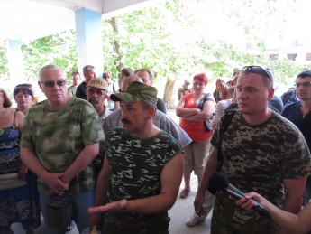 Несколько десятков членов Самообороны собрались у стен Продмаша (видео)