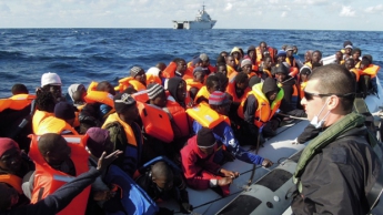 Береговая охрана Италии спасла более 3 тыс. нелегальных мигрантов в Средиземном море