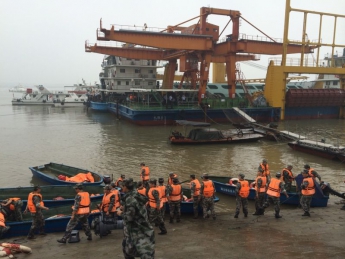 В результате кораблекрушения "Восточной Звезды" в Китае погибли минимум 5 человек, - источник