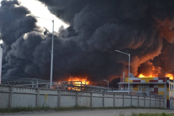 Наиболее вероятной причиной пожара на нефтебазе под Киевом является нарушение правил безопасности, - МВД