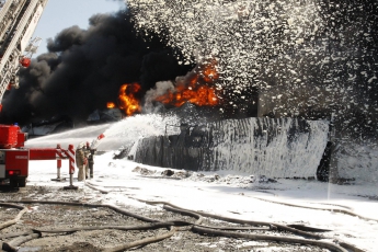 Минздрав: Количество пострадавших при пожаре на нефтебазе под Киевом возросло до 18 человек