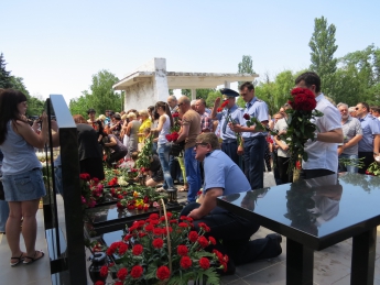 Мелитопольцы оплакивали погибших летчиков (фото, видео)