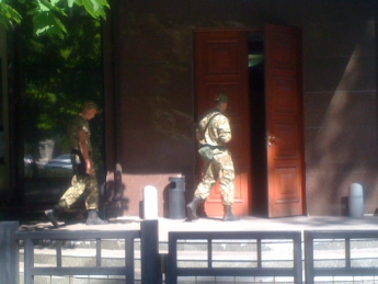 Офис Ахметова обыскивают (фото)