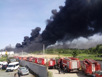 МВД: ГосЧС на пожар на нефтебазе "БРСМ" вызвали через 1,5 часа после возгорания