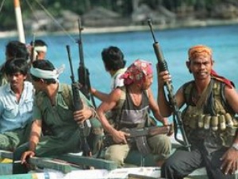 ВМС Малайзии отбили у пиратов захваченный танкер